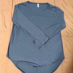 Under Armour Women's Long Sleeve Tee in Dark Gray With Keyhole Back